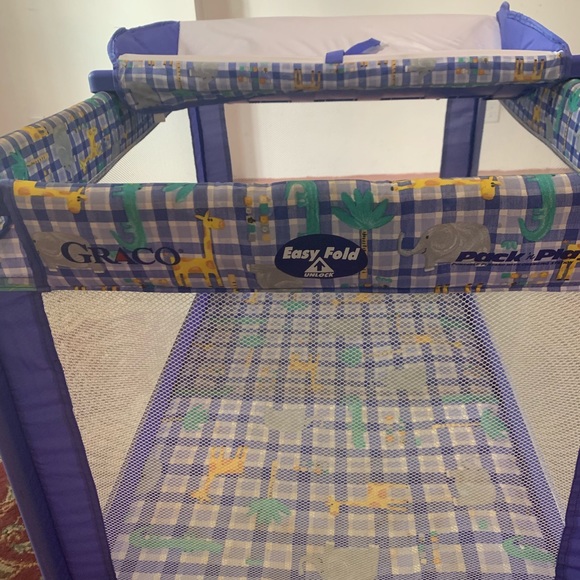 Graco Other Graco Pack And Play With Removable Changing Table